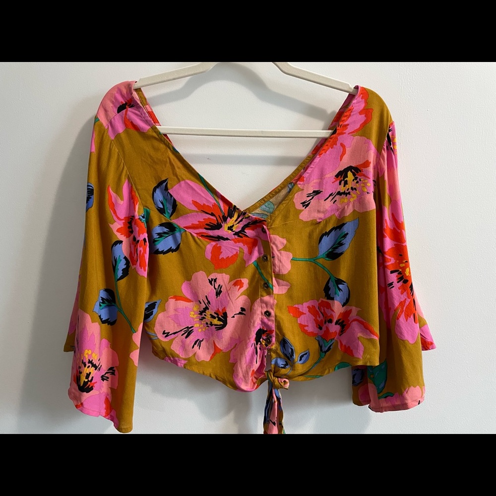billabong cropped printed top size M